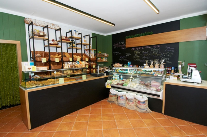 arredamento negozi alimentari panetteria la casa del pane quarona (1)